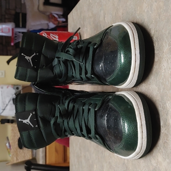 Air Jordan - Picture 2 of 4